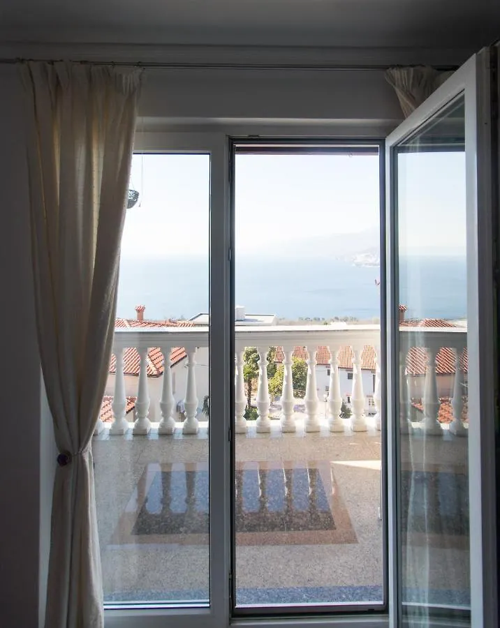 Villa Giani Apartments With Swimming Pool Abbázia 0*,