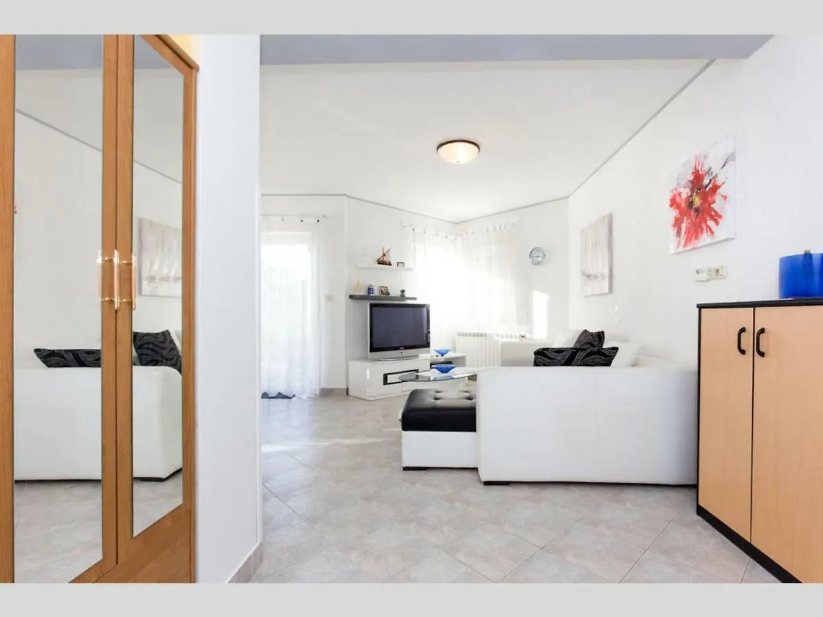 Villa Giani Apartments With Swimming Pool Abbázia 0*,