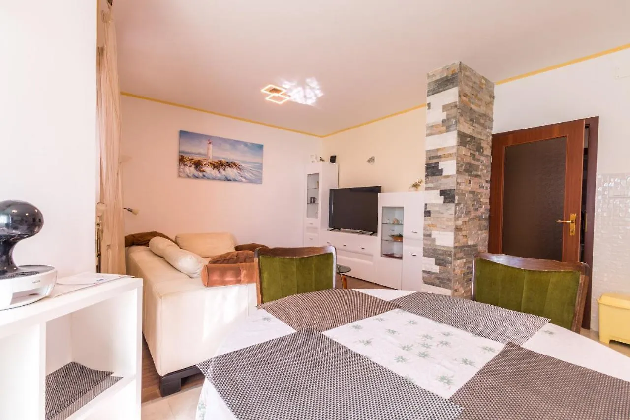 Villa Giani Apartments With Swimming Pool Opatija 0*,
